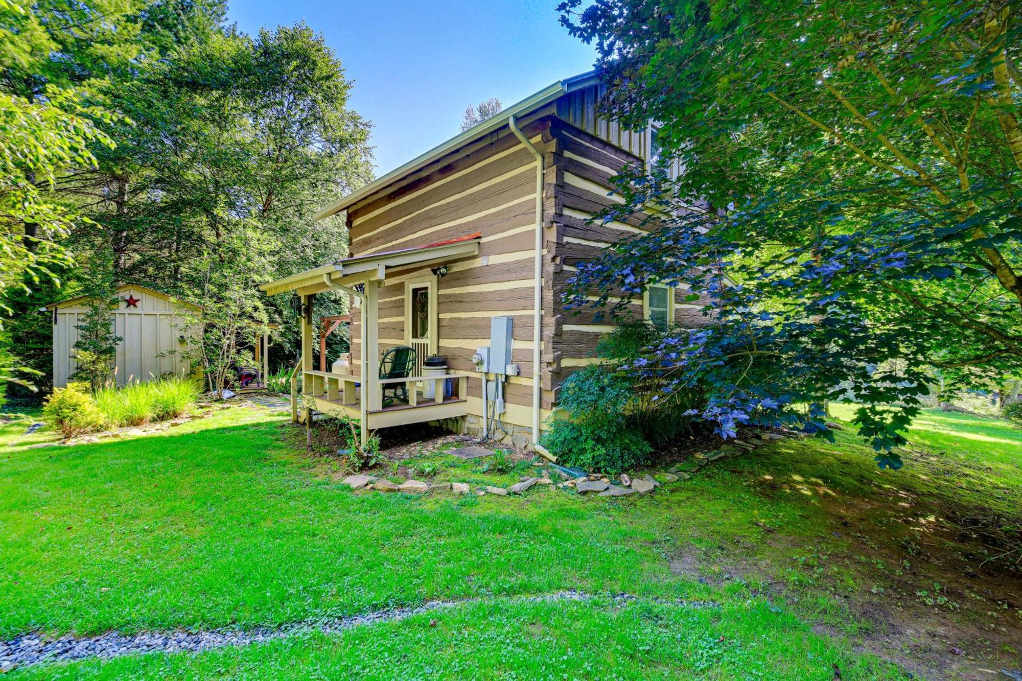 Riverfront Idyllic Lansing Home With Porch! מראה חיצוני תמונה