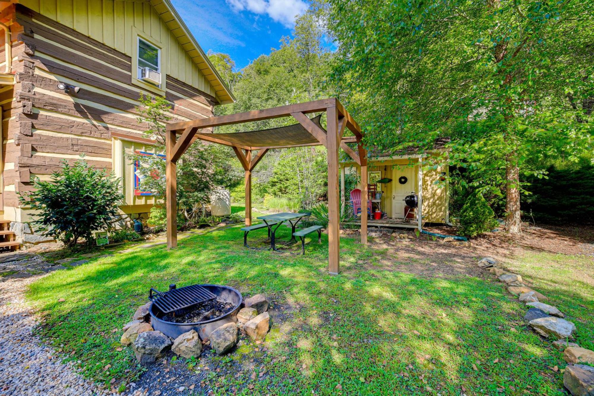 Riverfront Idyllic Lansing Home With Porch! מראה חיצוני תמונה