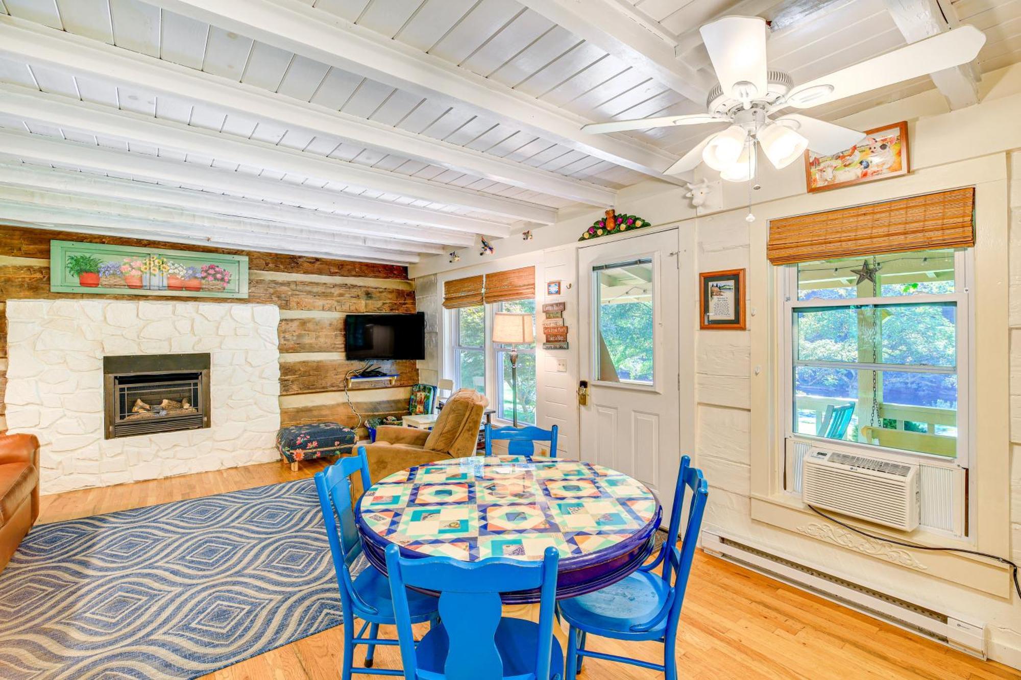 Riverfront Idyllic Lansing Home With Porch! מראה חיצוני תמונה