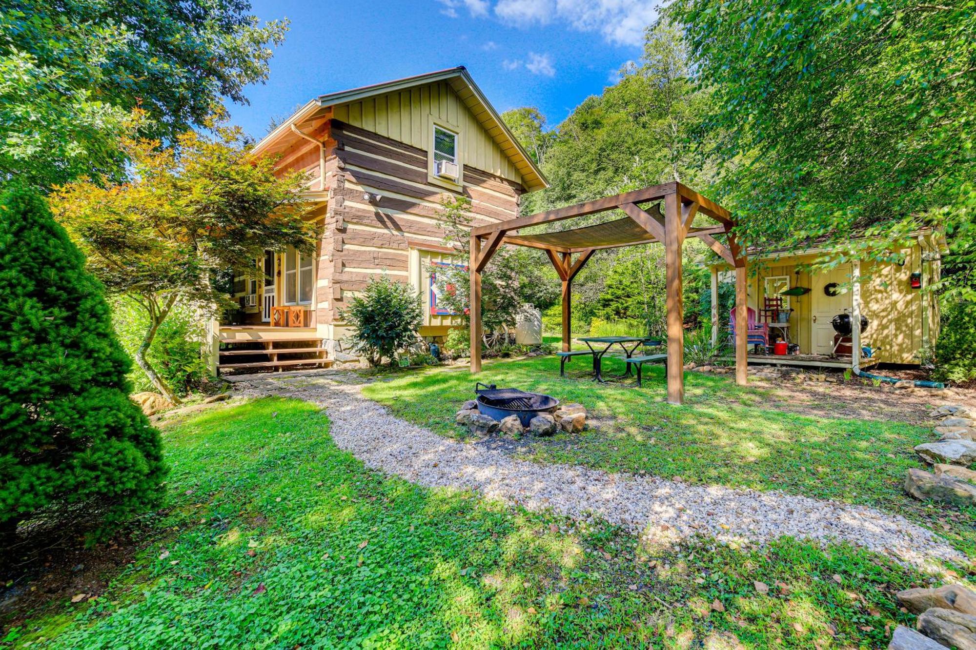 Riverfront Idyllic Lansing Home With Porch! מראה חיצוני תמונה